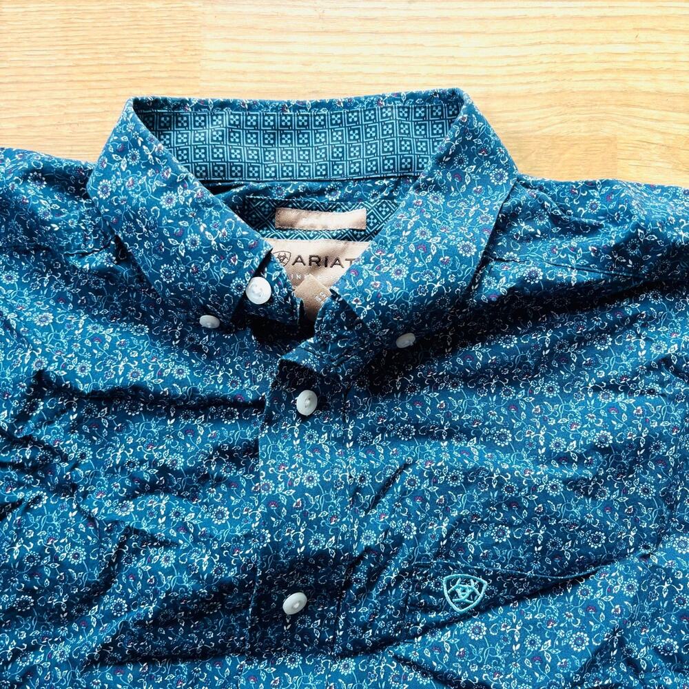 ARIAT BUTTON UP SHIRT MEDIUM